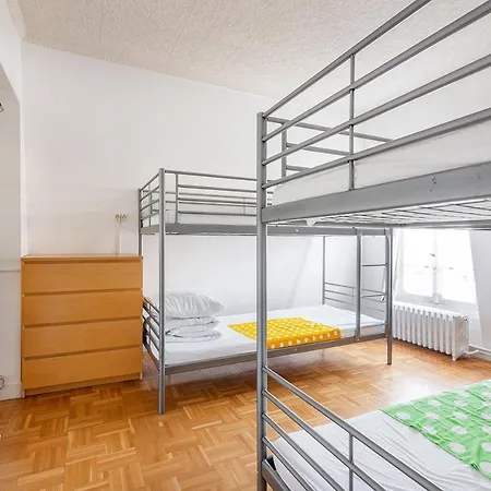 Han/Misafirhane Cameleon Paris *